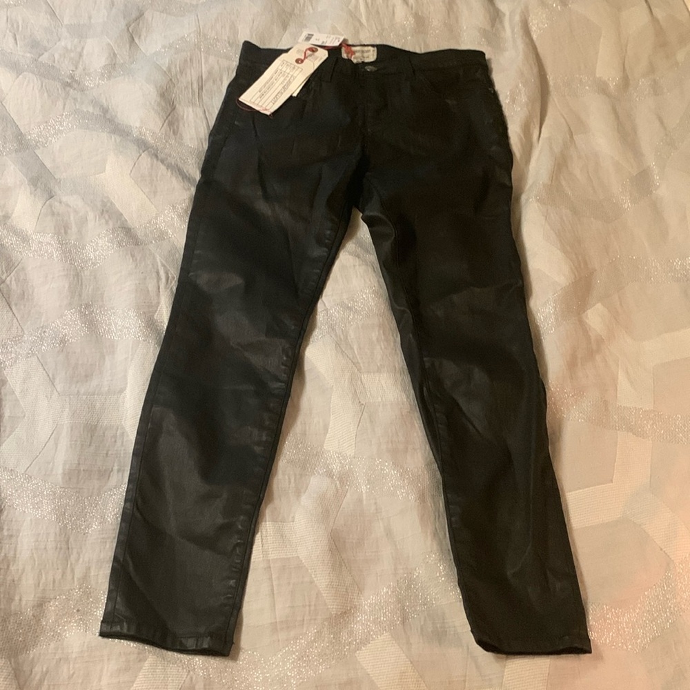 Current/Elliott coated Jet Black Mid Rise Jeans Stretch Denim 29. 5 pocket.